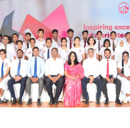 Professor Ajith De Alwis Encourages AIA Higher Education Scholarship Winners to Reach for Excellence
