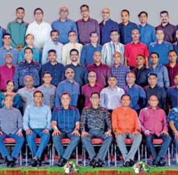 HNB felicitates employees who completed 25 years of service