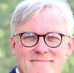 Students who acquire overseas qualifications should return to serve country