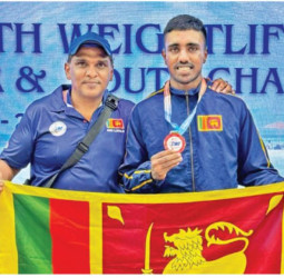 Ashen lifts 233 kg Bronze in Commonwealth Weightlifting