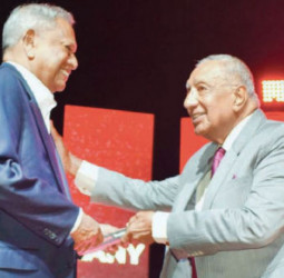 Veteran cricket coach Nelson Mendis launches his autobiography