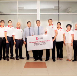 Seylan Bank staff contributes Rs.7.7 Mn to Children’s ward of Apeksha Hospital